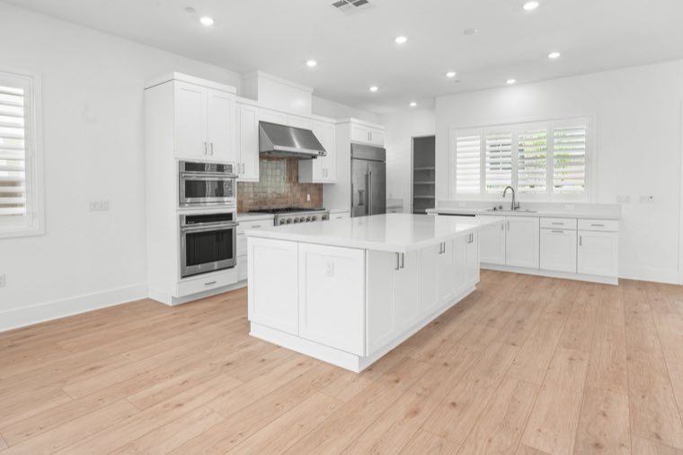 HDR interior photography with corrected vertical lines