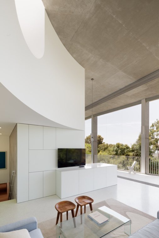 HDR interior photography with corrected vertical lines
