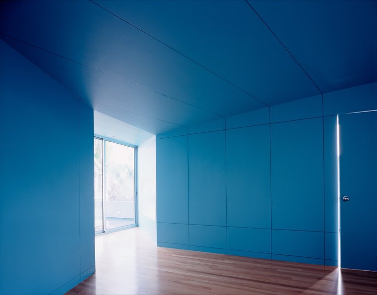 Architectural exterior photography with true color and straight lines