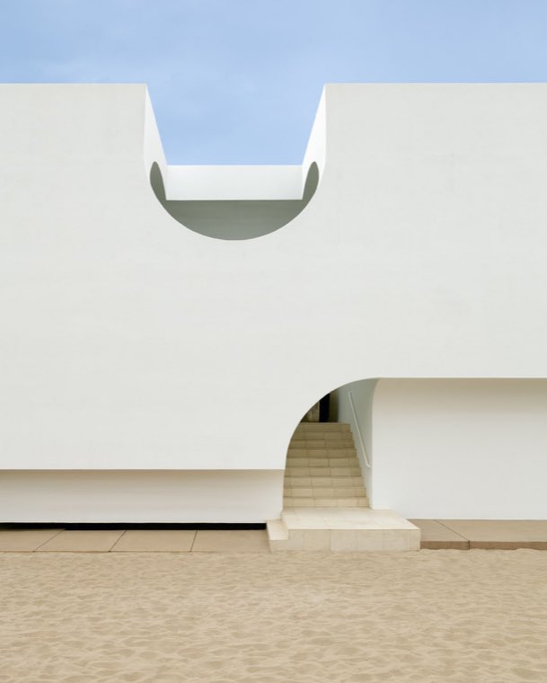 Architectural exterior photography with true color and straight lines